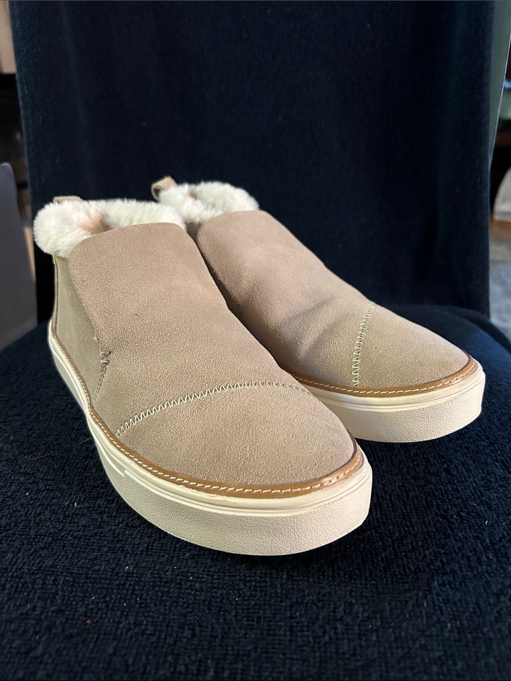 Tom’s Paxton Faux Fur Slip-On Cobblestone Suede Booties Like New